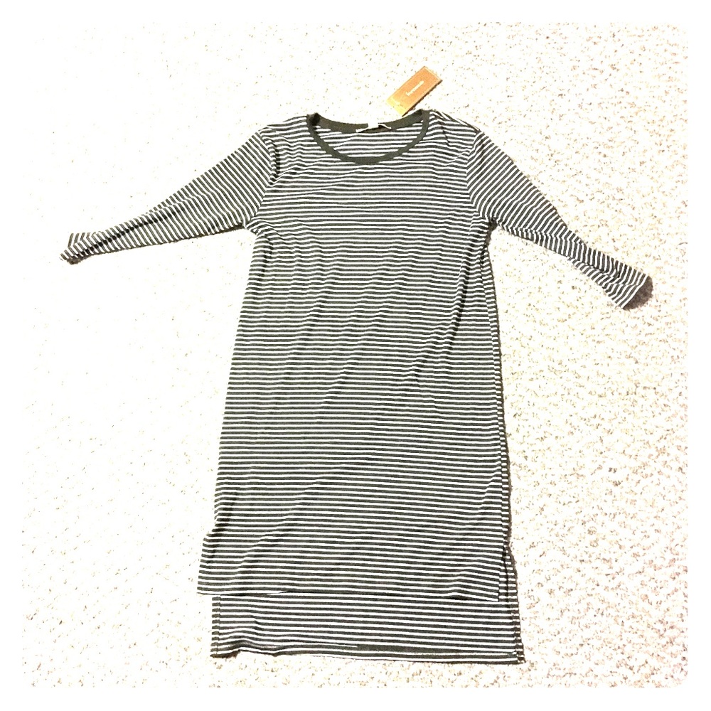 100% Authentic - Francesca’s dress- Tags on!